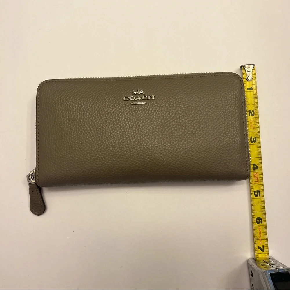Coach‎ Zippy Leather Long Wallet
